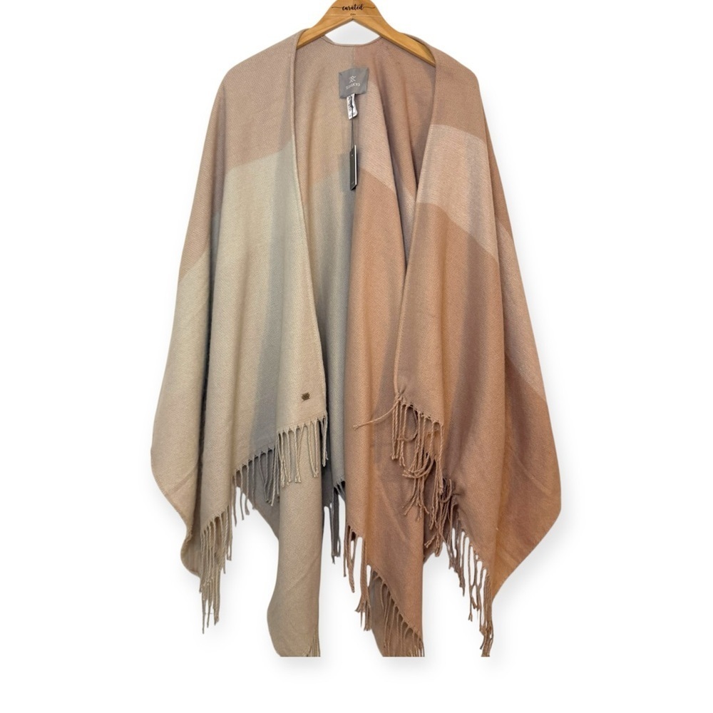 NWT Colorblock Fringe Ruana Shawl Wrap Poncho Beige Blush One Size - Picture 2 of 11